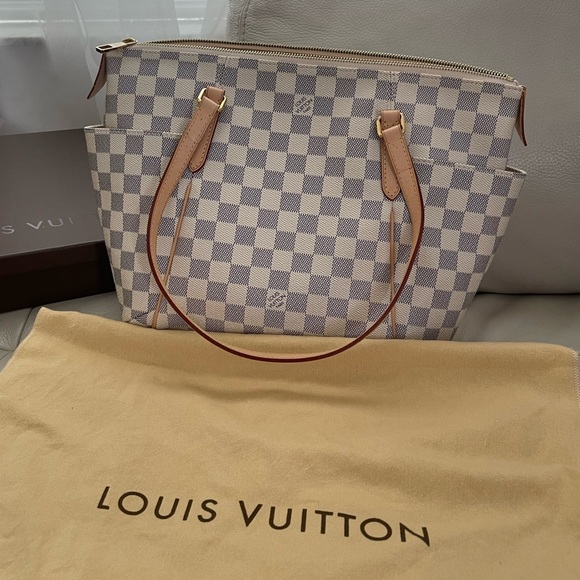 Louis Vuitton Handbags - ✅SOLD✅ 🔥Rare🔥 Authentic Louis Vuitton Totally PM